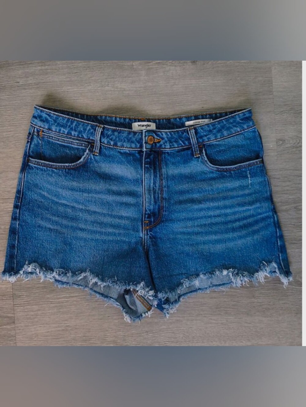 Wrangler Mid-rise Jean Shorts Size 31